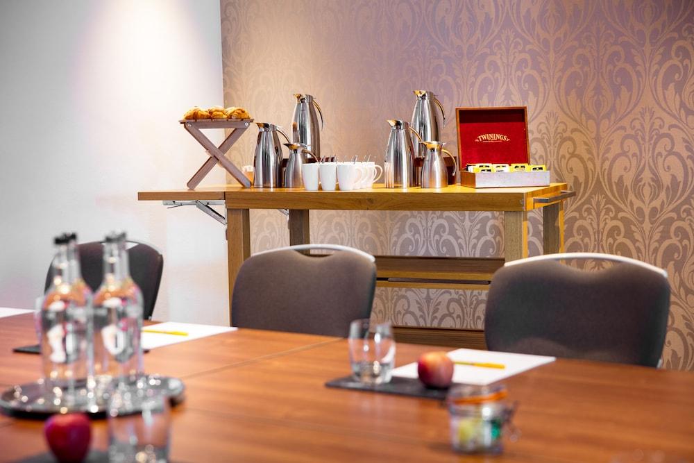 Hilton Garden Inn Glasgow City Centre Экстерьер фото