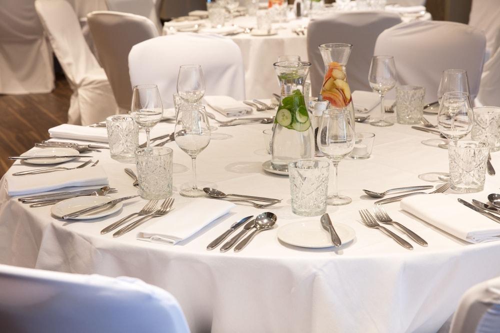 Hilton Garden Inn Glasgow City Centre Экстерьер фото