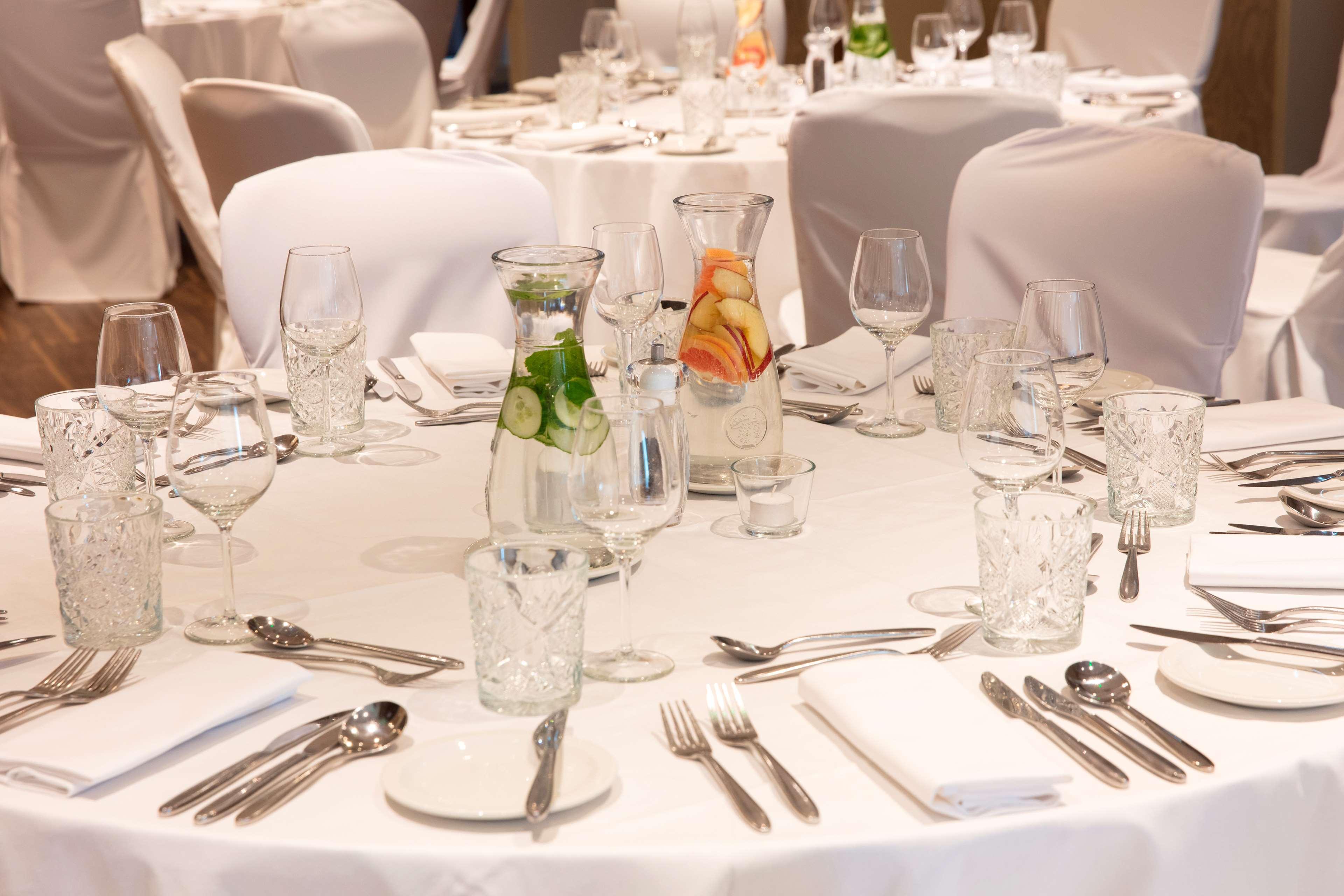 Hilton Garden Inn Glasgow City Centre Экстерьер фото