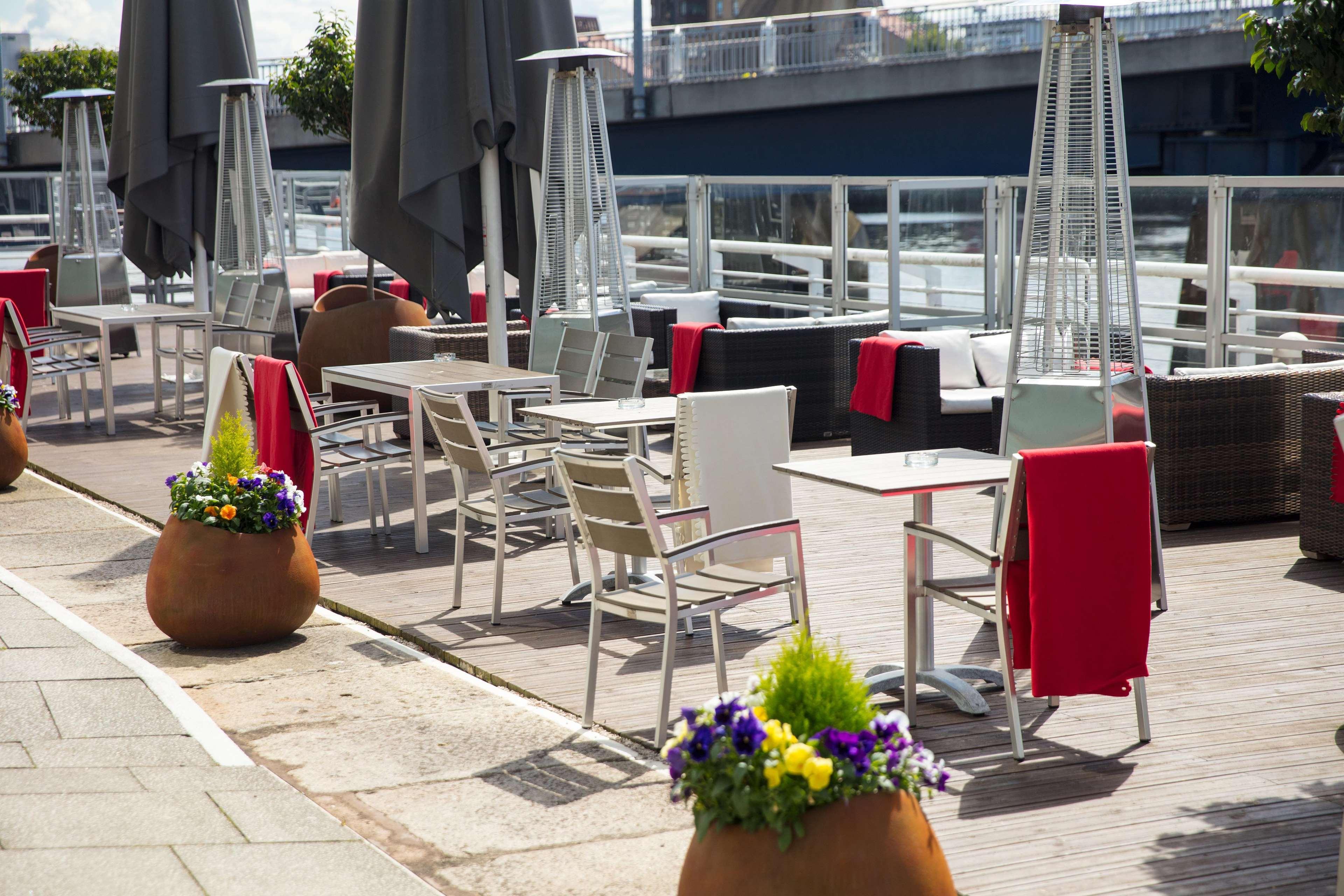 Hilton Garden Inn Glasgow City Centre Экстерьер фото