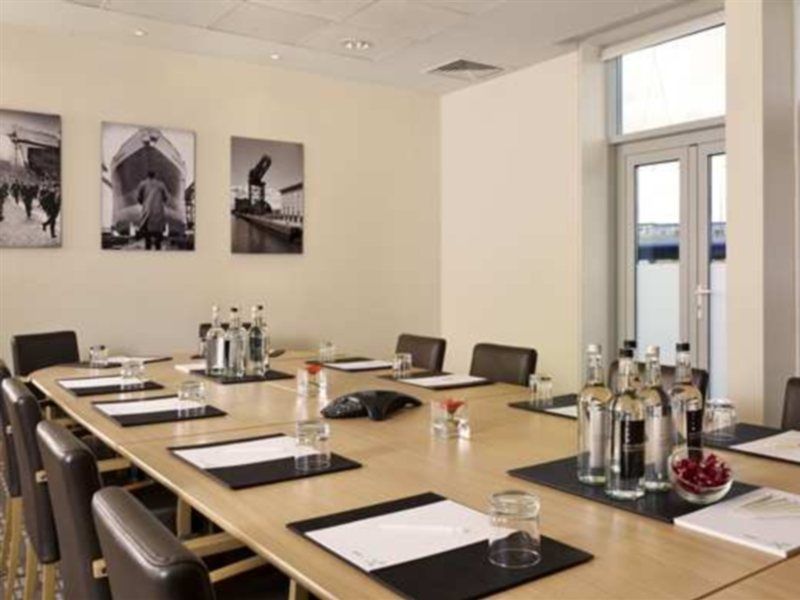 Hilton Garden Inn Glasgow City Centre Экстерьер фото