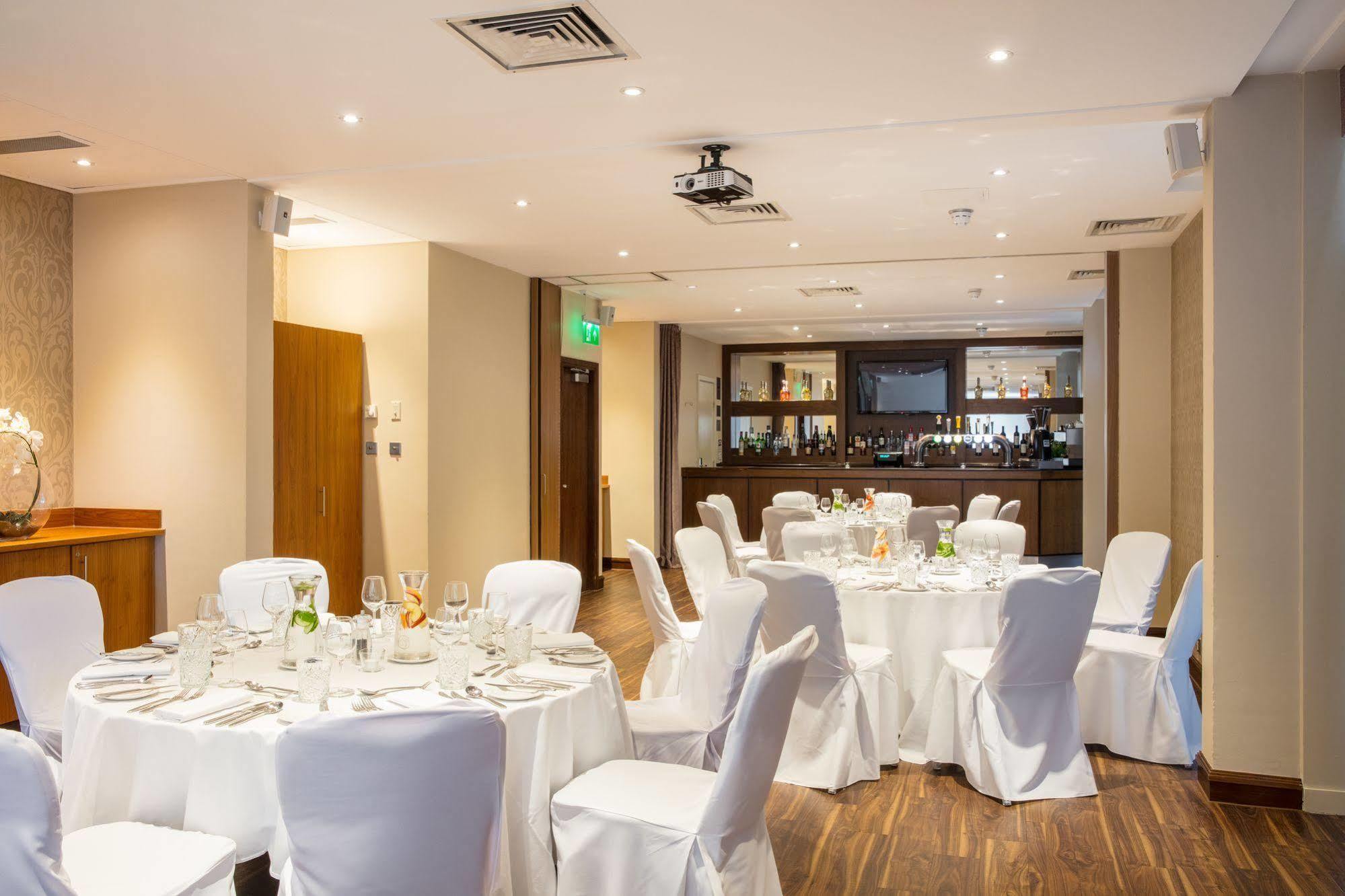 Hilton Garden Inn Glasgow City Centre Экстерьер фото
